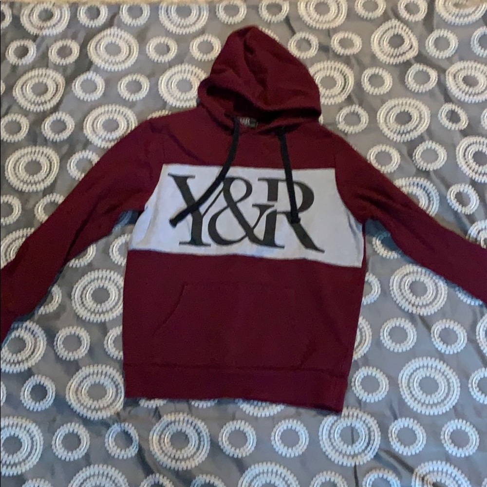Y&R burgundy maroon hoodie adult medium great cond